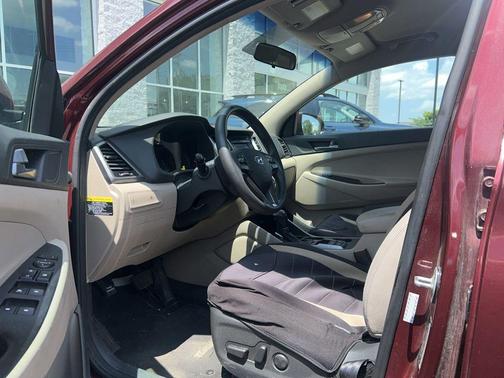 Ruby Wine 2016 Hyundai TUCSON SE