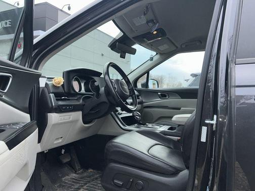 2022 Kia Carnival LXS