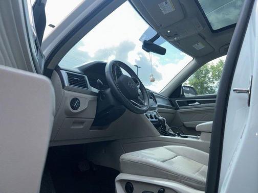 2022 Volkswagen Atlas 3.6L SE w/Technology