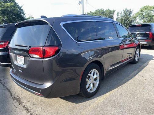 2018 Chrysler Pacifica Touring-L