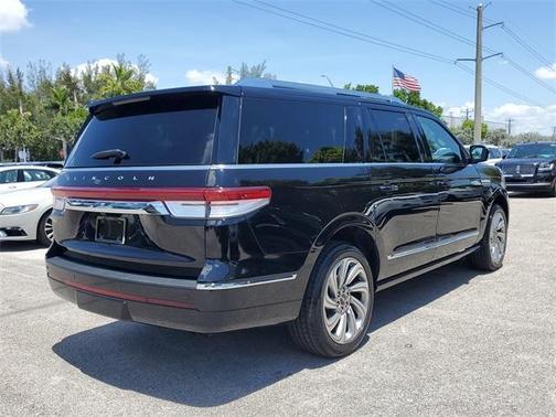 2022 Lincoln Navigator L Reserve