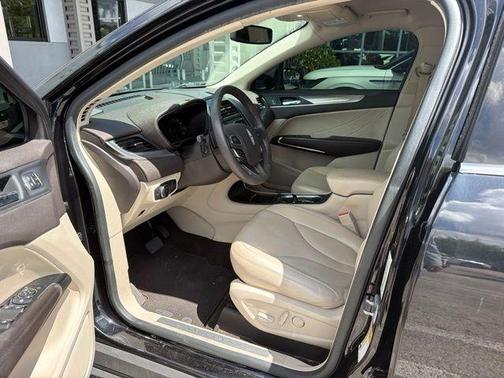Black Metallic 2019 Lincoln MKC Standard