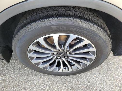 Sandstone Metallic 2023 Lincoln Aviator Reserve RWD