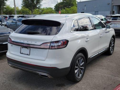 White Metallic 2022 Lincoln Nautilus Standard