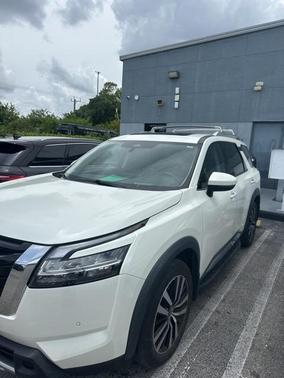 2023 Nissan Pathfinder Platinum