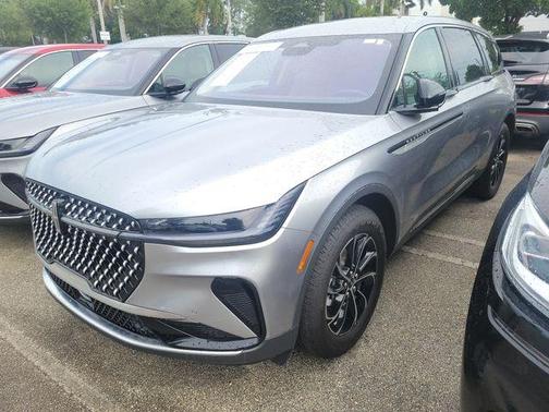 Radiance Metallic 2025 Lincoln Nautilus Premiere