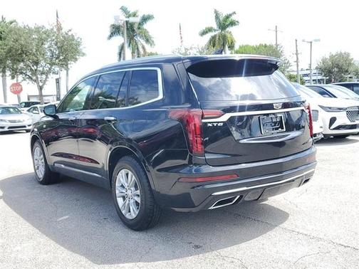 2022 Cadillac XT6 Luxury FWD