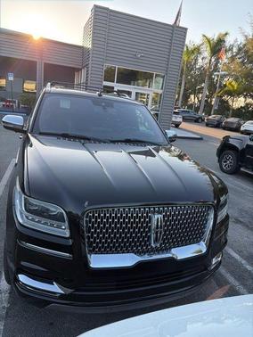 Burgundy Velvet Metallic Tinted Clearcoat 2018 Lincoln Navigator Black Label