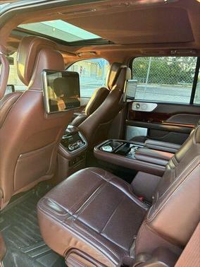 Burgundy Velvet Metallic Tinted Clearcoat 2018 Lincoln Navigator Black Label
