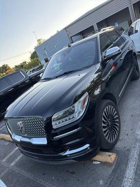 Burgundy Velvet Metallic Tinted Clearcoat 2018 Lincoln Navigator Black Label