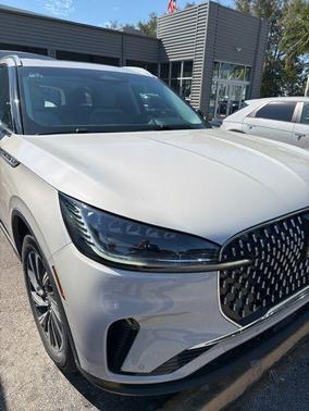 Pearl Metallic 2025 Lincoln Aviator Premiere