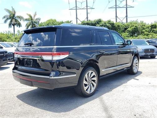 2023 Lincoln Navigator L Reserve