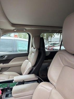White Metallic 2022 Lincoln Navigator Reserve