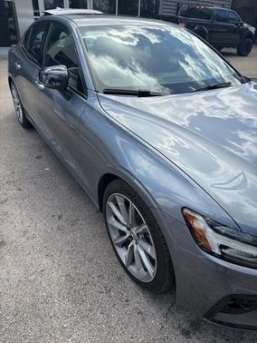 2021 Volvo S60 T5 Momentum