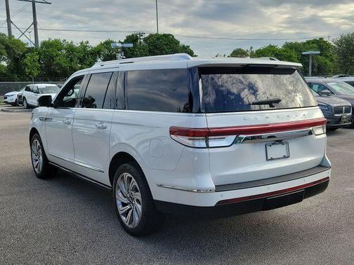 White Metallic 2024 Lincoln Navigator L Reserve