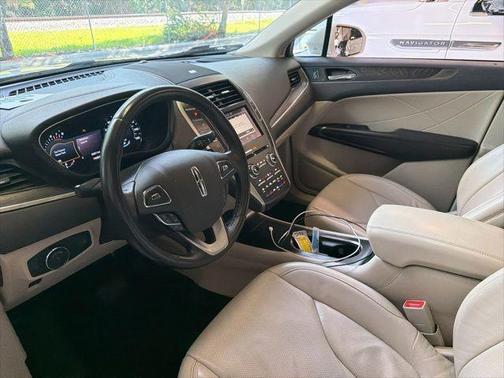 White Platinum Clearcoat Metallic 2019 Lincoln MKC Reserve