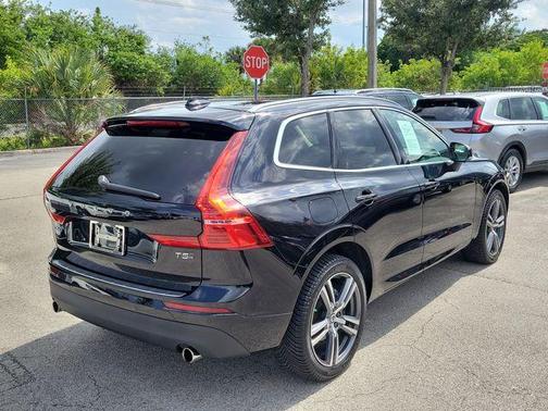 Onyx Black Metallic 2018 Volvo XC60 T5 Momentum