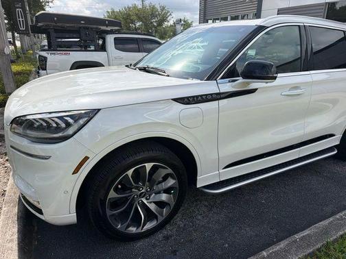 White Metallic 2022 Lincoln Aviator Grand Touring