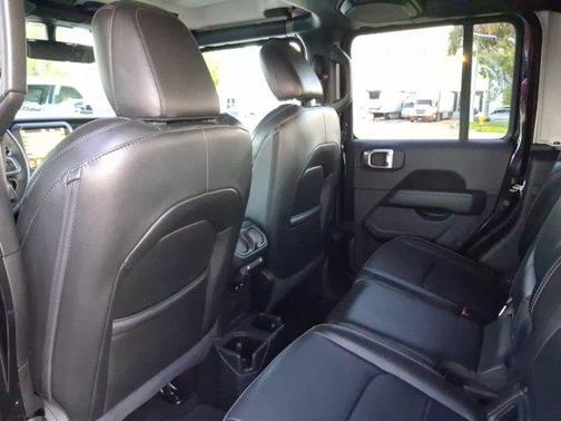 Black Clearcoat 2022 Jeep Gladiator Overland