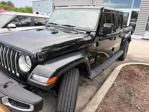 Black Clearcoat 2022 Jeep Gladiator Overland