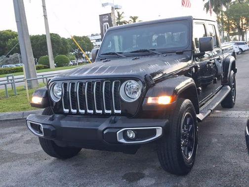 Black Clearcoat 2022 Jeep Gladiator Overland