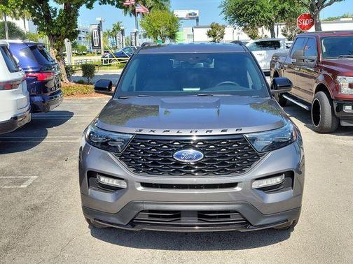 Gray Metallic 2023 Ford Explorer ST-Line