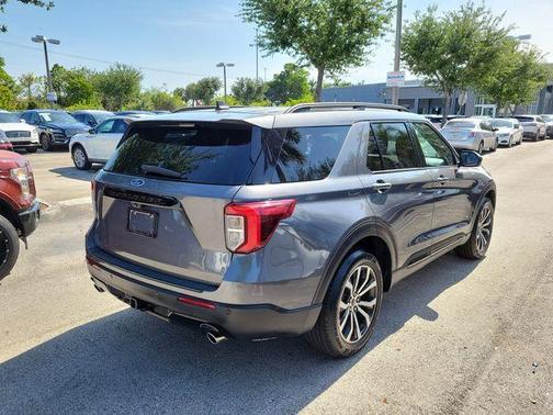 Gray Metallic 2023 Ford Explorer ST-Line
