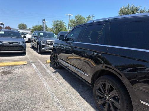 Black Metallic 2023 Lincoln Navigator Reserve