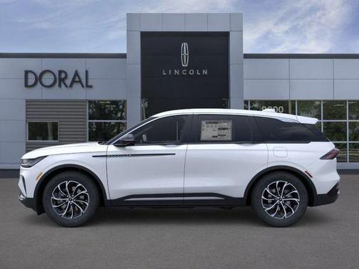 White Platinum 2026 Lincoln Nautilus Premiere