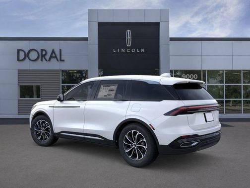 White Platinum 2026 Lincoln Nautilus Premiere