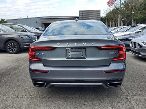 2021 Volvo S60 T5 Momentum