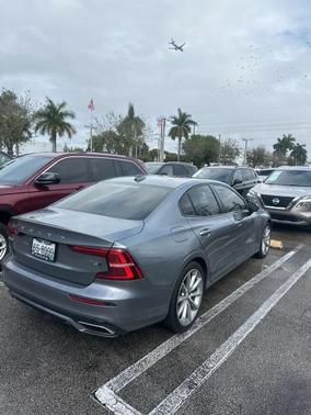 2021 Volvo S60 T5 Momentum