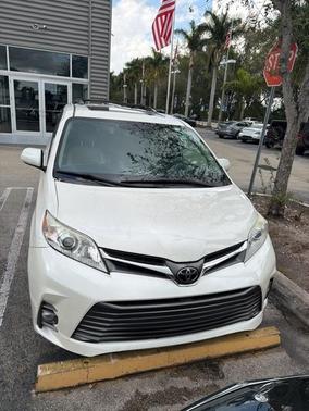 2020 Toyota Sienna XLE