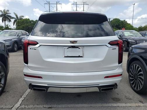 2022 Cadillac XT6 Premium Luxury FWD