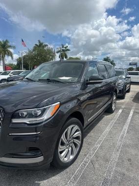 2022 Lincoln Navigator L Reserve