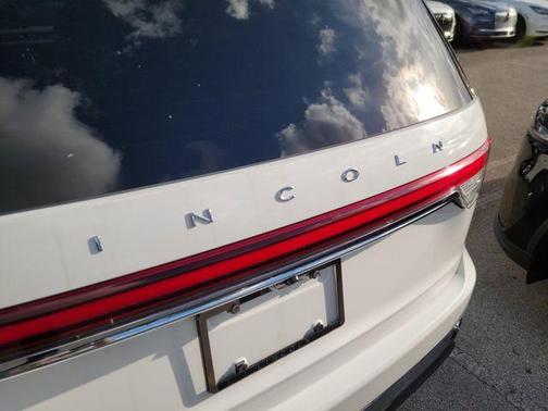 White Metallic 2022 Lincoln Aviator Reserve RWD