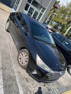 2019 Hyundai ELANTRA SE