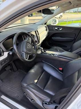 2018 Volvo XC60 T6 Momentum
