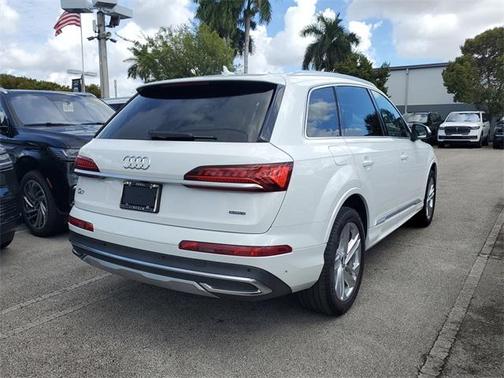 2023 Audi Q7 55 Premium Plus