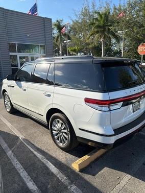 2022 Lincoln Navigator Standard