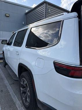 Bright White Clearcoat 2023 Jeep Wagoneer Series III