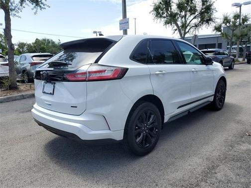 2022 Ford Edge SE