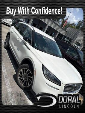 White Metallic 2022 Lincoln Corsair Standard