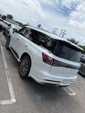 Radiant White 2026 INFINITI QX80 Luxe