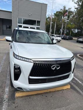 Radiant White 2026 INFINITI QX80 Luxe