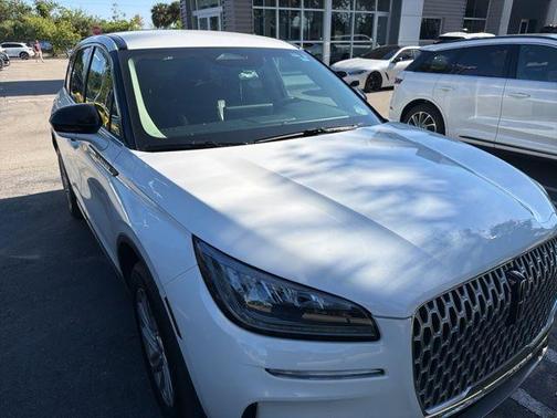 White Metallic 2023 Lincoln Corsair Standard