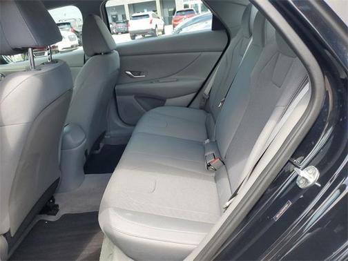 2023 Hyundai ELANTRA SE