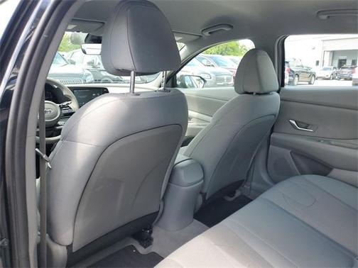 2023 Hyundai ELANTRA SE
