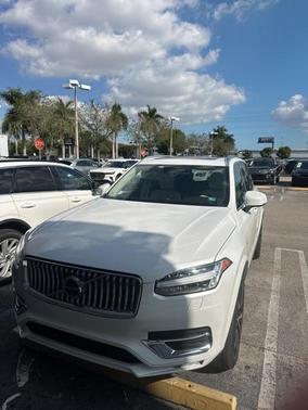 2023 Volvo XC90 B5 Plus