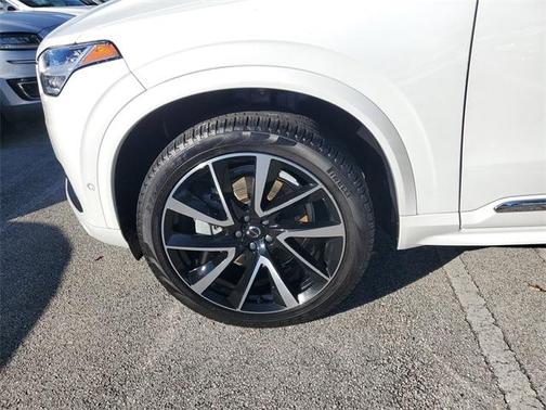 2023 Volvo XC90 B5 Plus